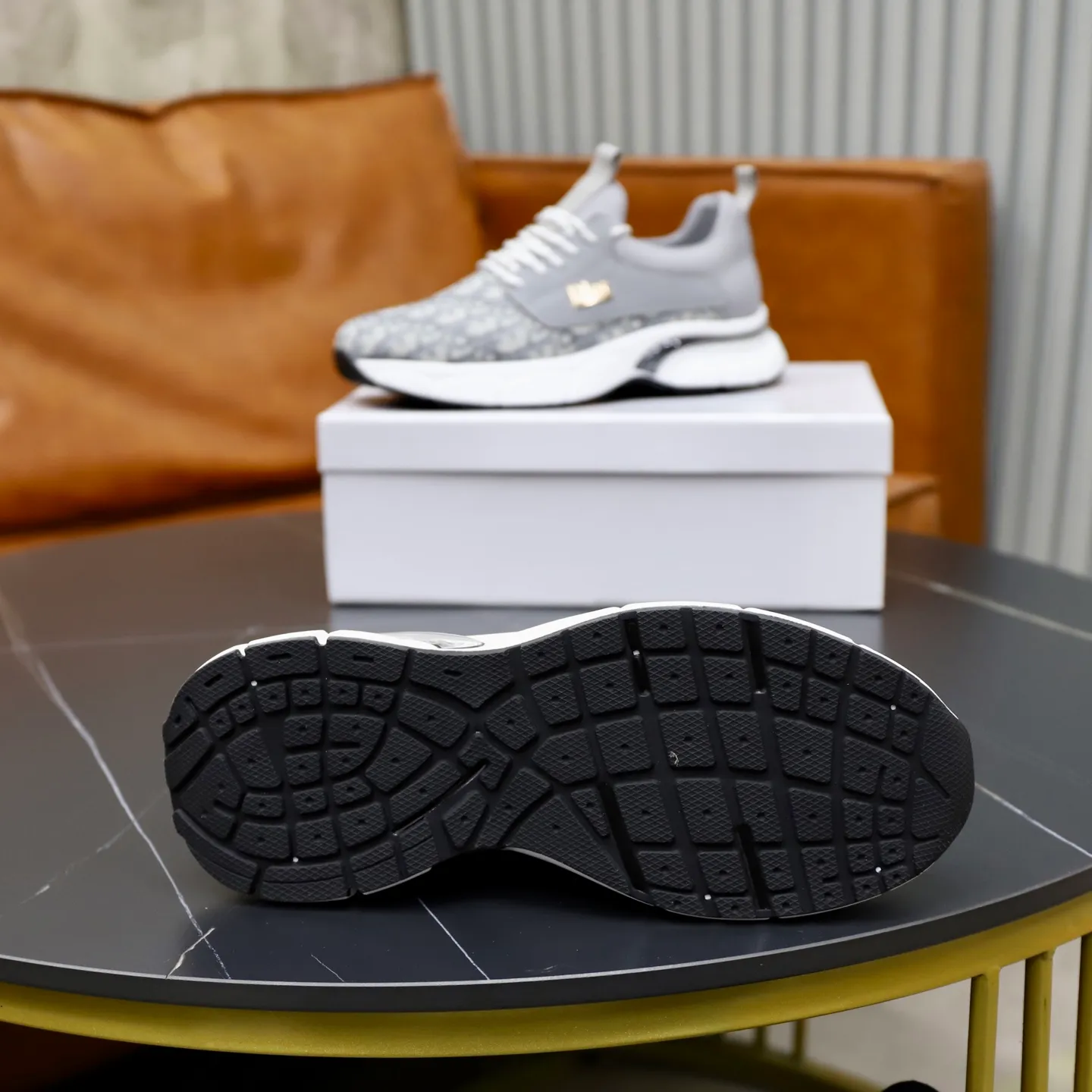 Men's shoes: 440💰🙅‍♂️🙅‍♂️🙅‍♂️ Brand: Dior DIOR Standard code: 38-44 (45 customized) Grade: Same as the official website Material: Original cowhide material spliced with brand cloth Comfortable and breathable lining Lightweight and wear-resistant sports outsole Style category: Men's fashionable casual shoes Running sports shoes Distinguished luxury brand elements Top luxury color: actual picture color